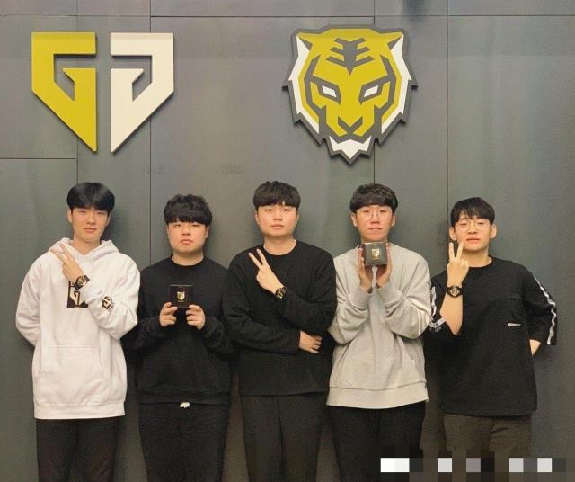 在賽程緊密 在賽程緊密